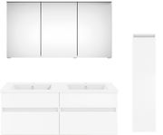 Moderne Badkombination aus der Serie NEXT4YOU von Puris, bestehend aus einem großen Spiegelschrank, einem Doppelwaschtisch mit Unterschrank und einem hohen Seitenschrank, frontal abgebildet.