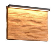 Moderne Wandleuchte aus Holz mit LED-Lichtleiste, seitliche Perspektive