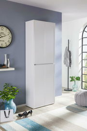 Weißer Schuhschrank in einem modernen Raum, seitliche Perspektive