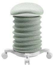 Frontalansicht eines modernen Aktiv-Sitzes mit wellenförmigem, gepolstertem Design und Rollen.