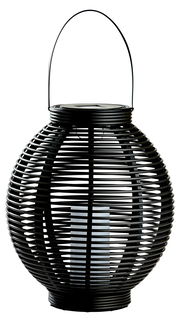 Schwarze Solar Laterne in Rattan-Optik mit Henkel, seitliche Perspektive