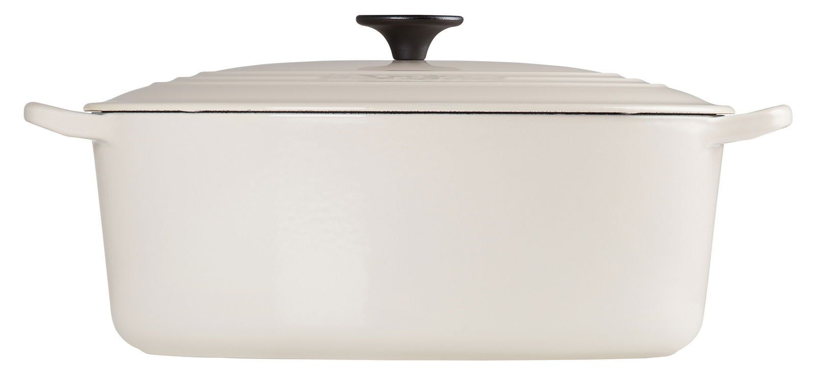 Frontansicht eines cremefarbenen Bräters mit Deckel und schwarzen Griff.