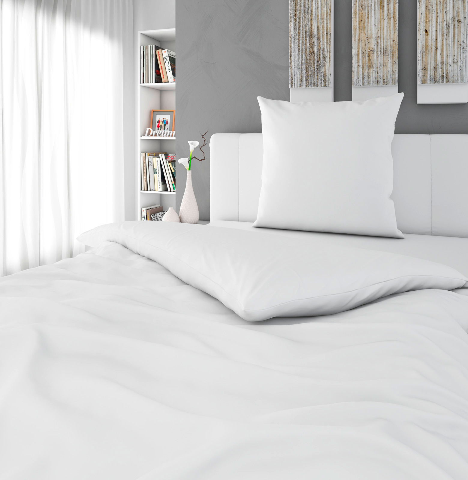 Weiße Bettwäsche auf einem Bett mit Kissen, seitliche Perspektive, modernes Schlafzimmerdesign