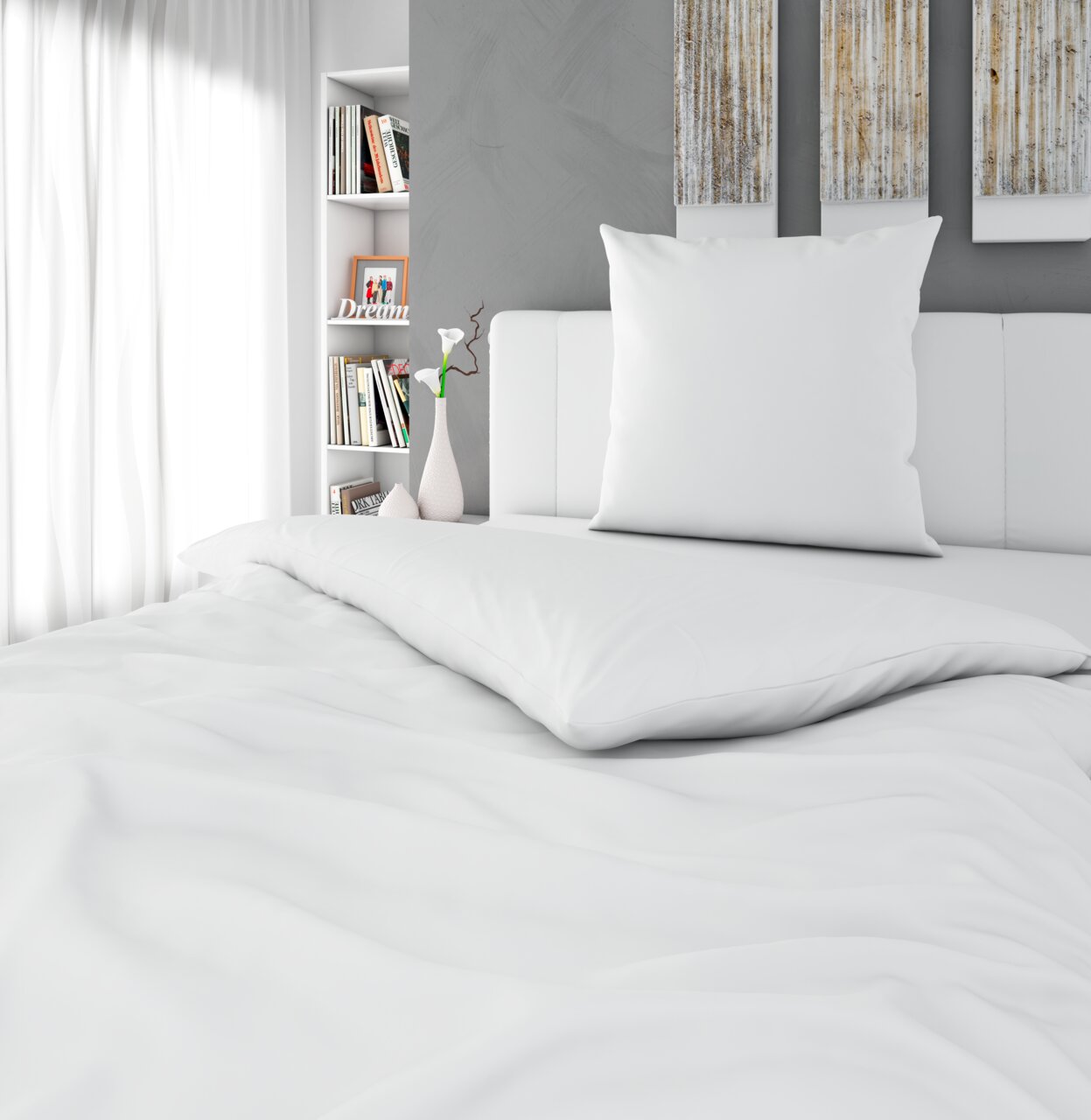 Weiße Bettwäsche auf einem Bett mit Kissen, seitliche Perspektive, modernes Schlafzimmerdesign