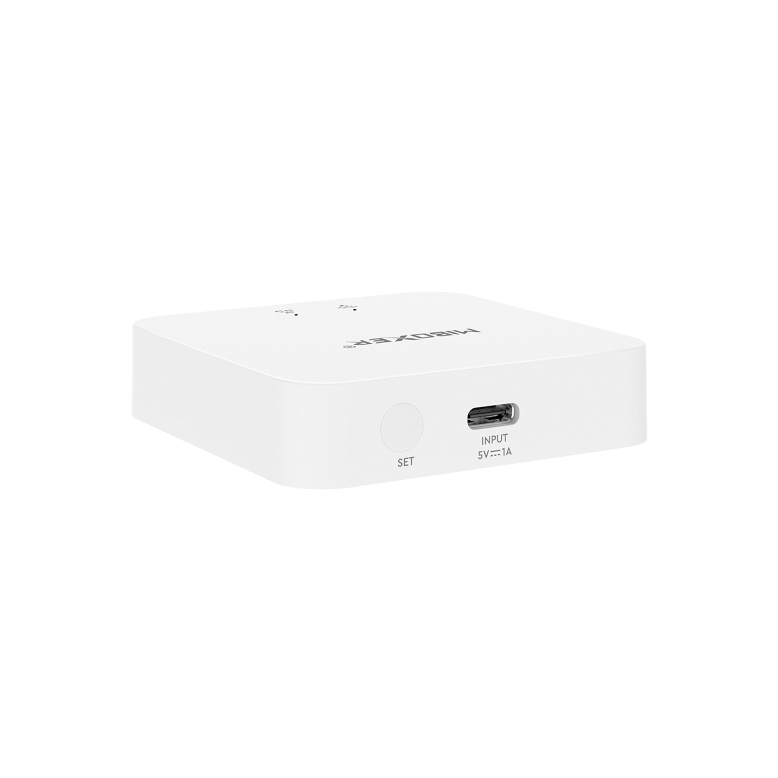 Weißes, kompaktes Elektrogerät/Hub mit USB‑C-Eingang (Input 5V/1A) und SET-Taste, schräg von vorne rechts auf weißem Hintergrund fotografiert.