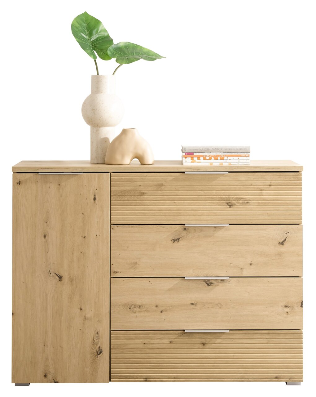 Kommode aus hellem Holz mit drei Schubladen und einer Tür, dekoriert mit einer Vase und Büchern, Frontalansicht