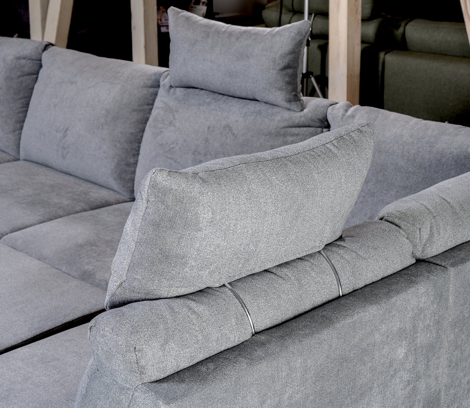 Ti´me Kopfstütze ANABELLE Graue Kopfstütze eines Sofas, seitliche Perspektive