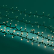 LED-Lichterkette mit warmweißen Lichtern, seitliche Perspektive