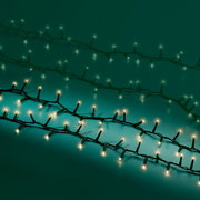 LED-Lichterkette mit warmweißen Lichtern, seitliche Perspektive