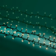 LED-Lichterkette mit warmweißen Lichtern, seitliche Perspektive