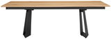 Moderner Esstisch mit Holzplatte und schwarzen Metallbeinen, Frontalansicht