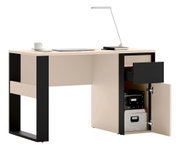 Moderne bureau in licht beige met zwarte accenten, met open vakken links en een kastdeur rechts open met opbergruimte en een lade; weergegeven in driekwart vooraanzicht op witte achtergrond.
