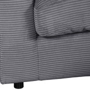 Nahaufnahme einer grauen Rundecke mit geripptem Stoffbezug, perspektivisch von der Seite aufgenommen.