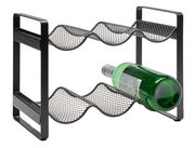 Flaschenregal aus Metall mit wellenförmigem Design, seitliche Perspektive, eine grüne Flasche liegt im Regal