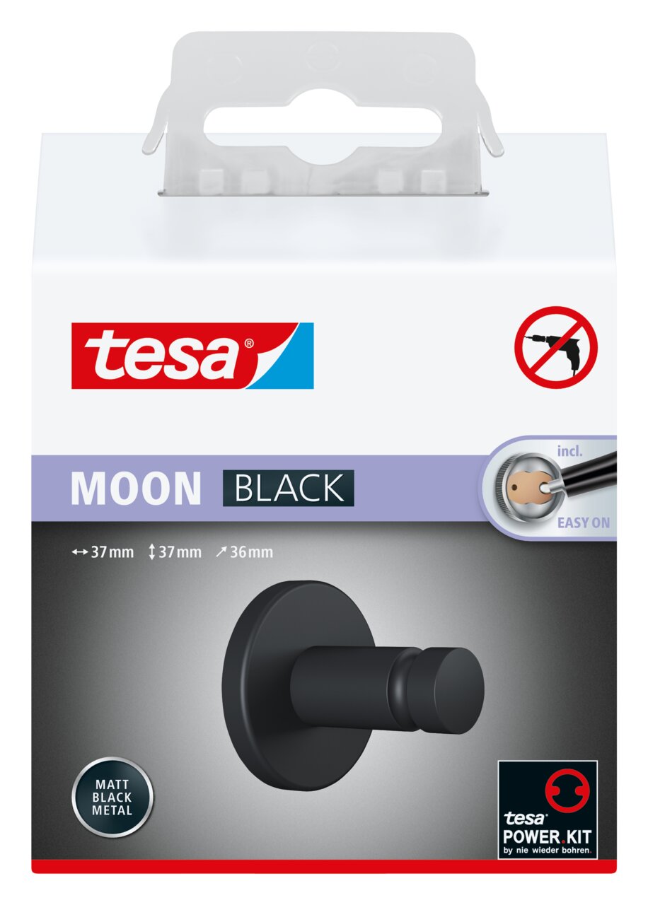 Schwarzer, runder Handtuchhaken aus Metall, mattes Finish, frontal abgebildet auf der Verpackung. Inklusive tesa Power.Kit für bohrfreie Montage.