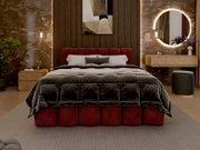 Vooraanzicht van een elegant gestoffeerd bedframe in een stijlvol ingerichte slaapkamer met een rood hoofdeinde en een moderne inrichting.