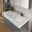 Moderne Badkombination mit Waschbecken und Unterschrank, seitliche Perspektive