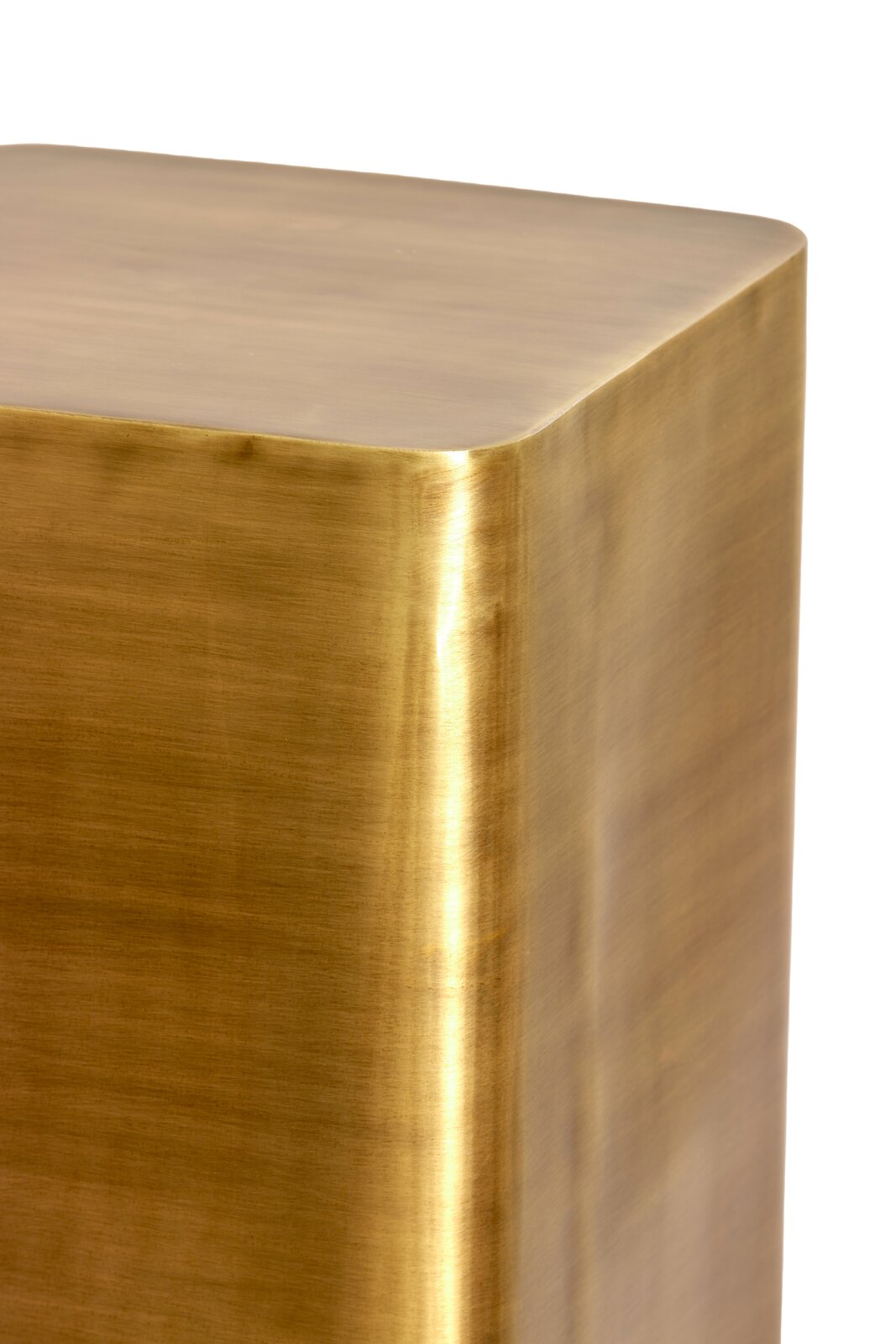 Nahaufnahme einer goldenen Säule mit abgerundeten Ecken, perspektivisch von oben fotografiert.