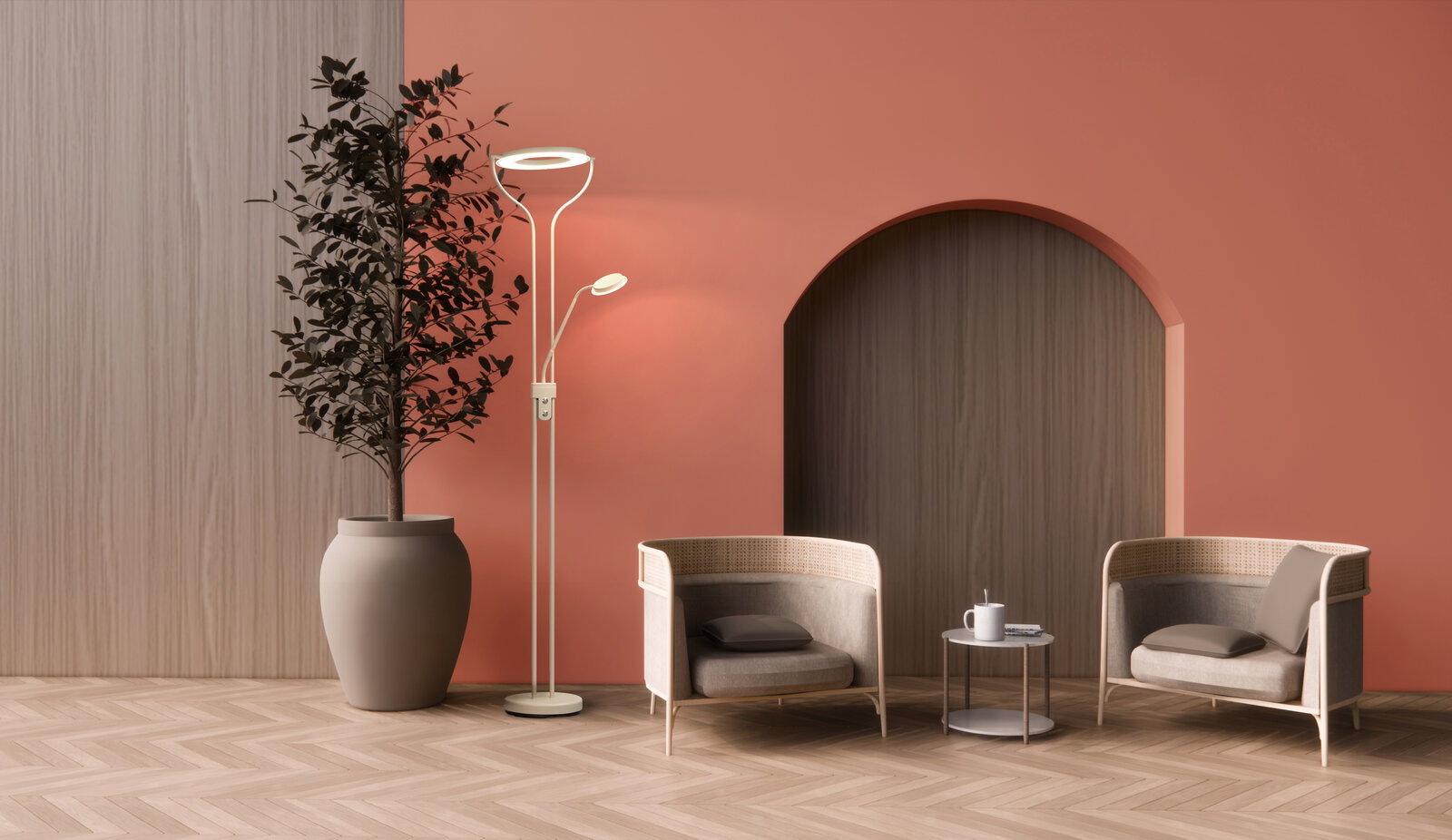 Moderne Stehlampe in Weiß mit ringförmigem Hauptlicht und kleinem Lesearm neben großem Pflanzkübel, zwei Loungesesseln und Beistelltisch vor terrakottafarbener Wand mit Rundbogen; Perspektive: frontale Ansicht auf Augenhöhe.
