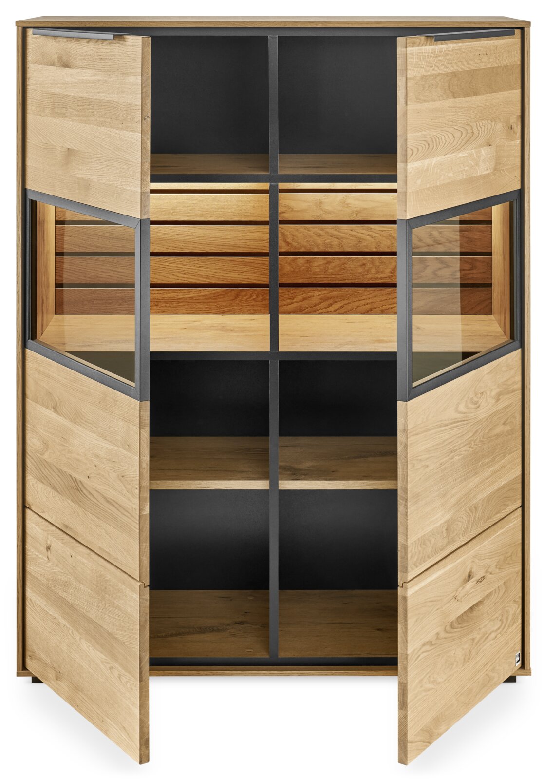 Offener Holzschrank/Vitrine in Eiche-Optik mit zwei geöffneten Türen, Glas-Seiteneinsätzen und schwarzem Innenrahmen, Frontansicht.