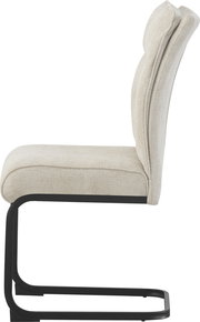 Beiger, gepolsterter Freischwinger-Stuhl mit schwarzem Metallgestell, Seitenansicht (Profil) vor weißem Hintergrund