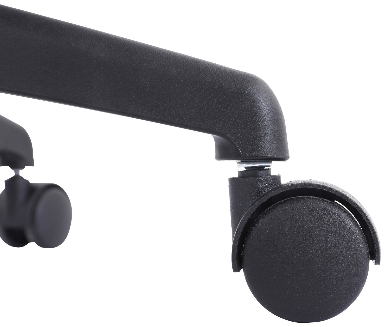 Nahaufnahme einer schwarzen Stuhlrolle eines Homeoffice Drehstuhls