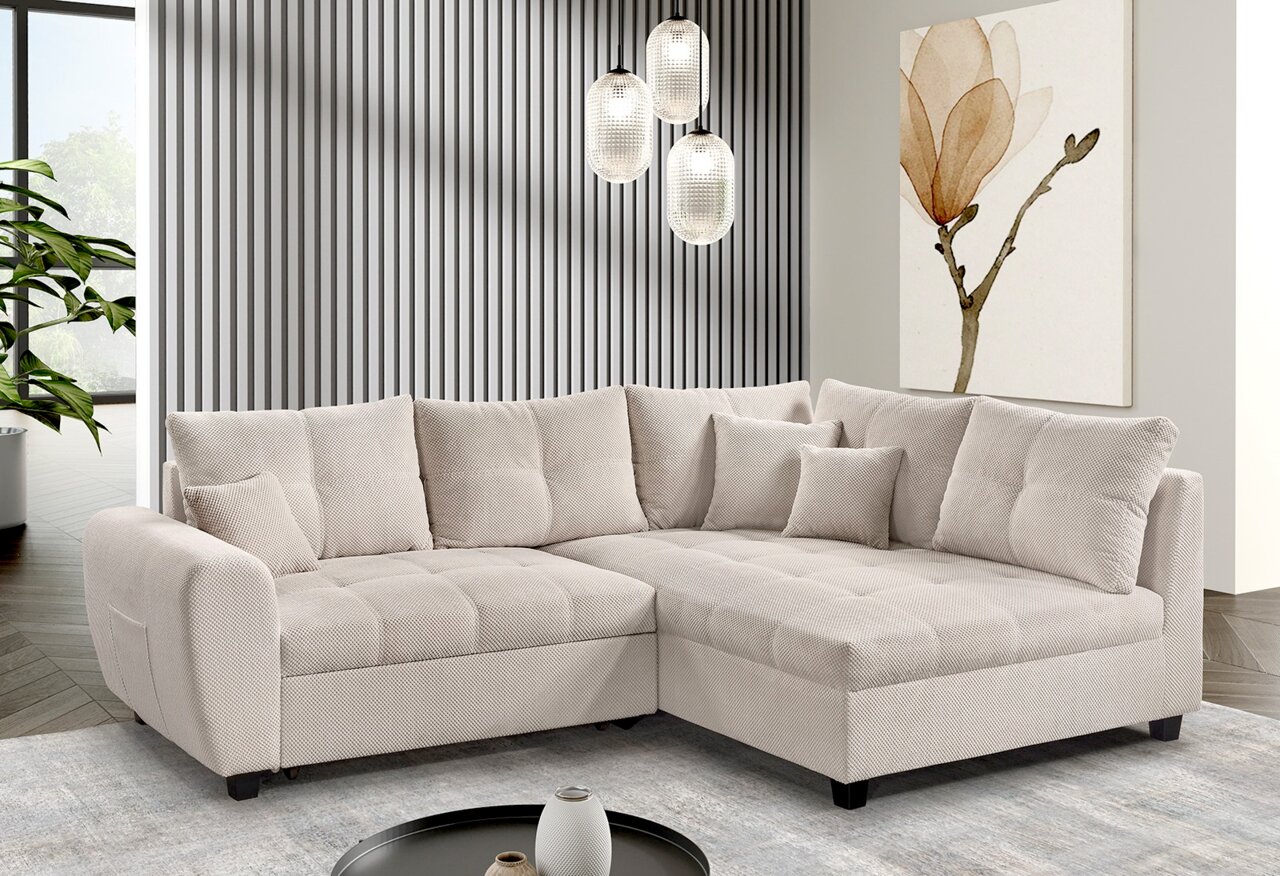 Beige Ecksofa in einem modernen Wohnzimmer, seitliche Perspektive