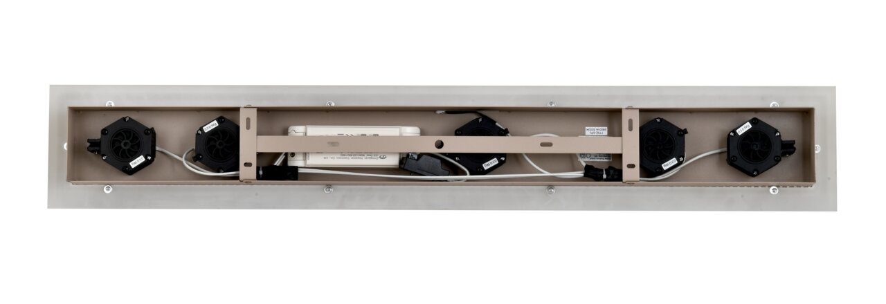 Achterkant van een LED-hanglamp met zichtbare kabels en ventilatoren.
