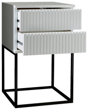 Moderne Nachtkommode mit zwei Schubladen, geriffelter Front und schwarzem Metallgestell, seitliche Perspektive