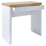 Moderner Schreibtisch mit weißem Korpus und Holzplatte, seitliche Perspektive