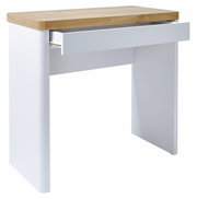 Moderner Schreibtisch mit weißem Korpus und Holzplatte, seitliche Perspektive