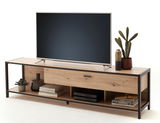 TV-Lowboard aus Holz mit schwarzem Metallrahmen, dekoriert mit einem Fernseher, Pflanzen und Büchern, seitliche Perspektive