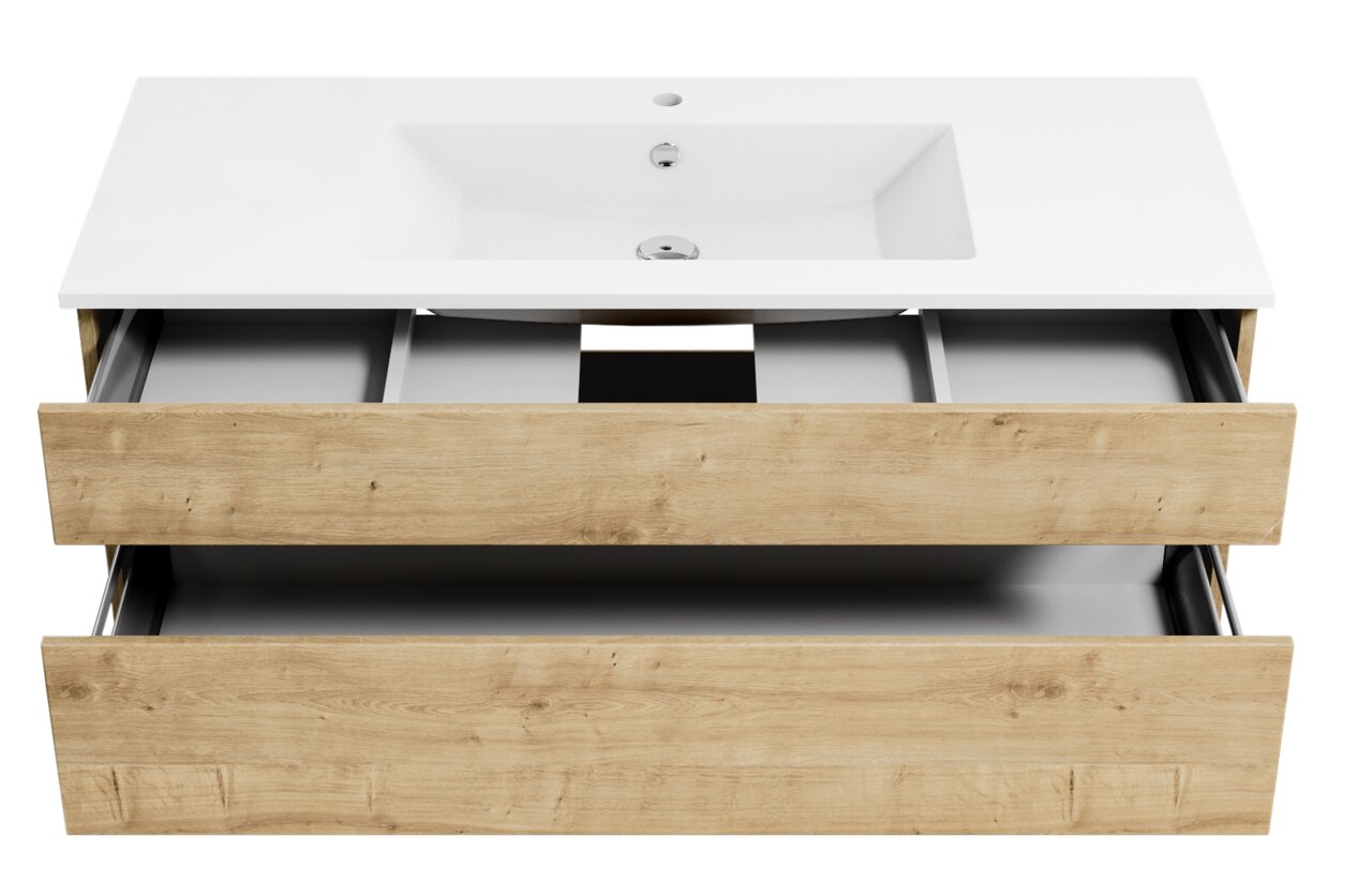 Vooraanzicht van een badkamermeubel met een witte wastafel en twee open houten lades.