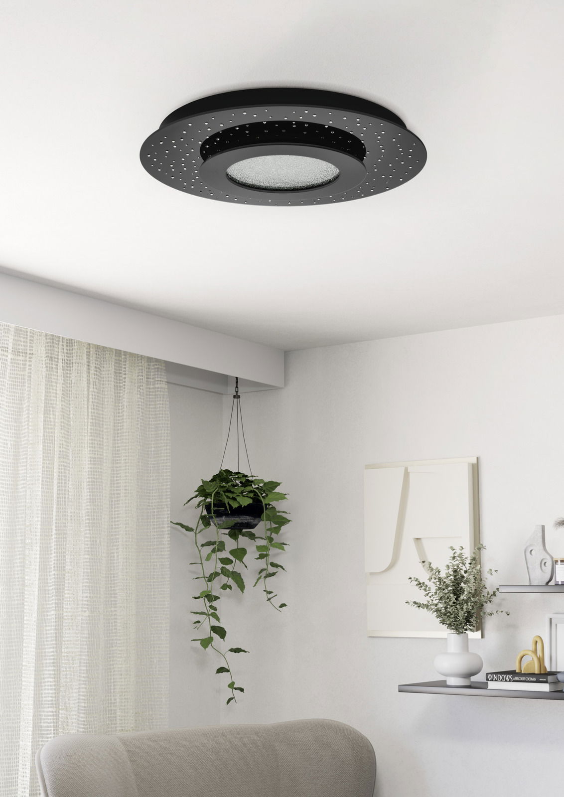 Moderne schwarze LED-Deckenleuchte mit sternenähnlichen Mustern, von unten betrachtet in einem stilvoll eingerichteten Raum.