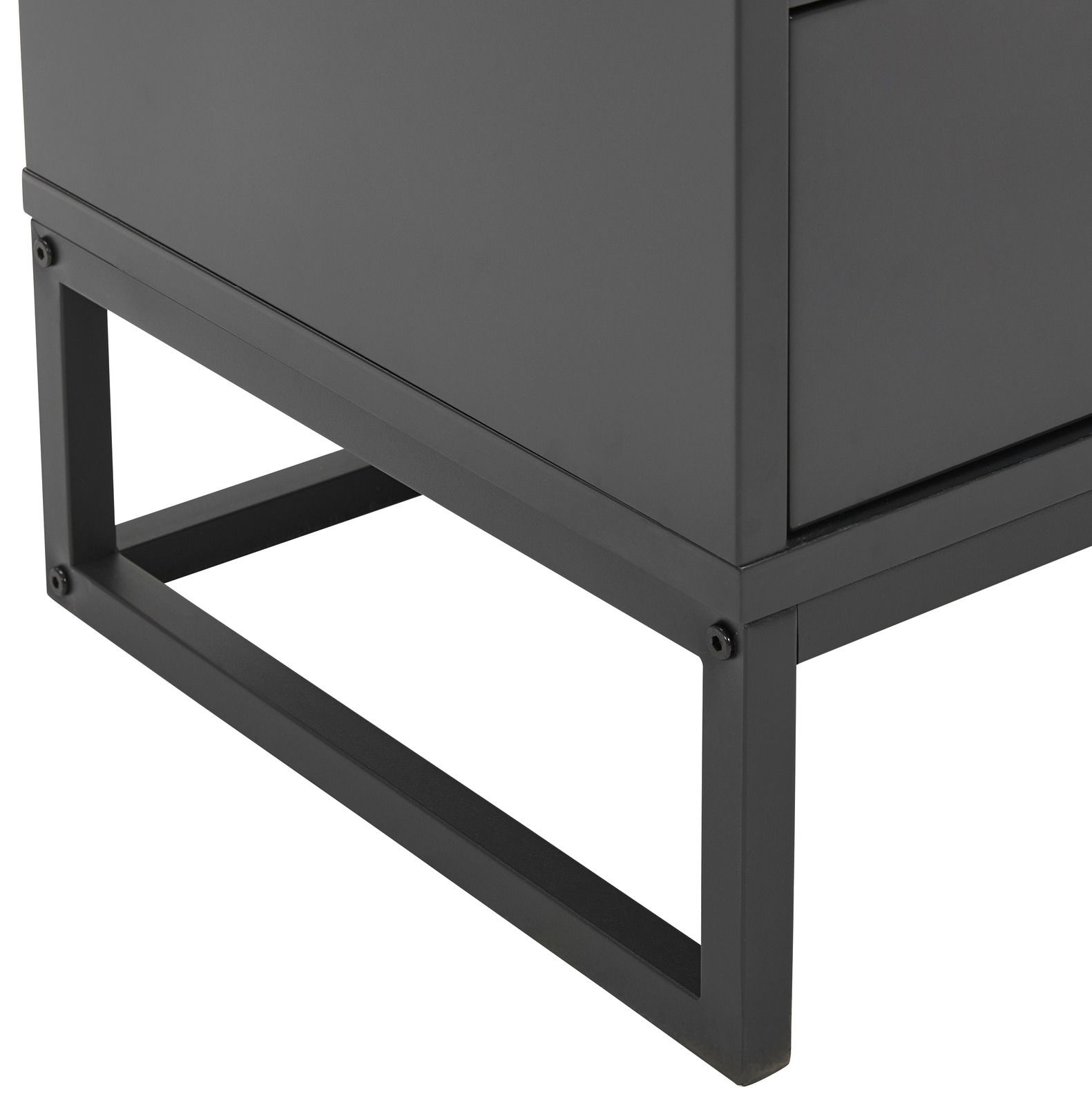 Detailansicht der unteren Ecke einer modernen, schwarzen Nachtkonsole mit Metallrahmen.