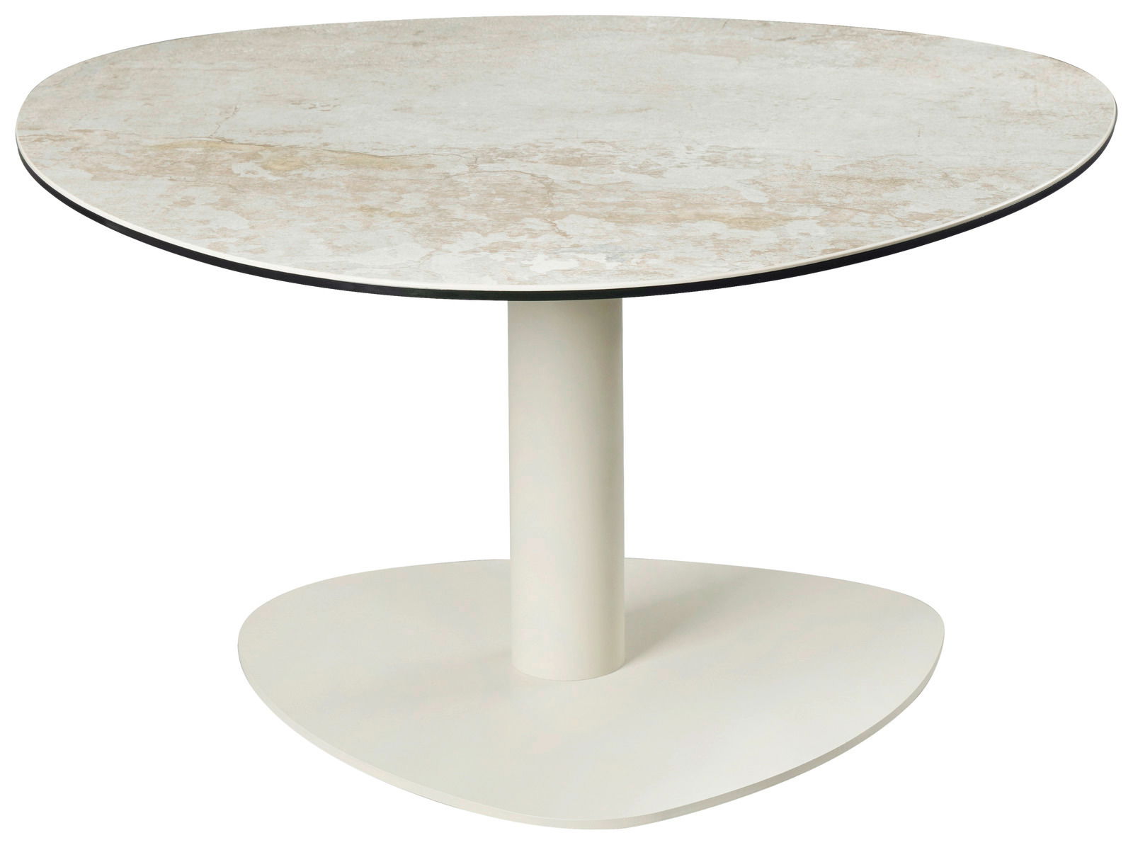 Runder Couchtisch mit heller, marmorierter Tischplatte und einem zentralen, weißen Standfuß. Perspektive von schräg oben.
