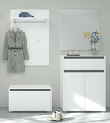 Moderne Garderobenkombination in Weiß mit Spiegel, Schuhschrank und Hakenleiste, frontal abgebildet.