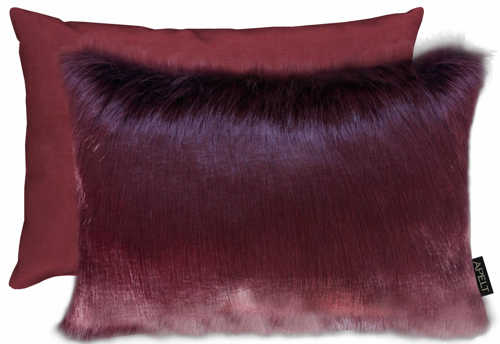 Wendekissen 35x45 cm in Bordeauxrot mit einer Seite aus glattem Stoff und einer Seite mit flauschiger, glänzender Oberfläche, Vorderansicht