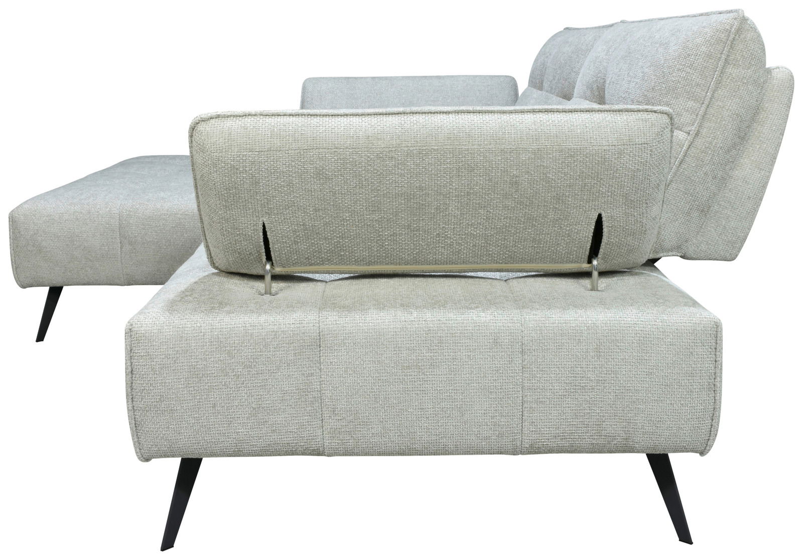 Seitenansicht einer modernen Longchairkombination mit hellgrauem Stoffbezug und schwarzen Metallbeinen.