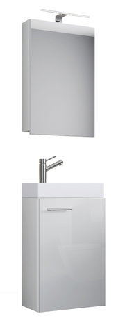 Weißes Badezimmer-Waschplatz-Set mit Spiegelschrank und LED-Aufsatzleuchte sowie Waschtisch-Unterschrank mit Waschbecken und Chromarmatur, frontal leicht seitlich von links fotografiert