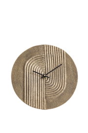 Wanduhr mit strukturiertem, sandfarbenem Zifferblatt und schwarzen Zeigern, Frontalansicht