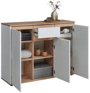 Modernes Sideboard mit offenen und geschlossenen Fächern, aus Holz und weißen Fronten, mit dekorativen Vasen und Pflanzen auf der Oberseite, Perspektive von vorne.