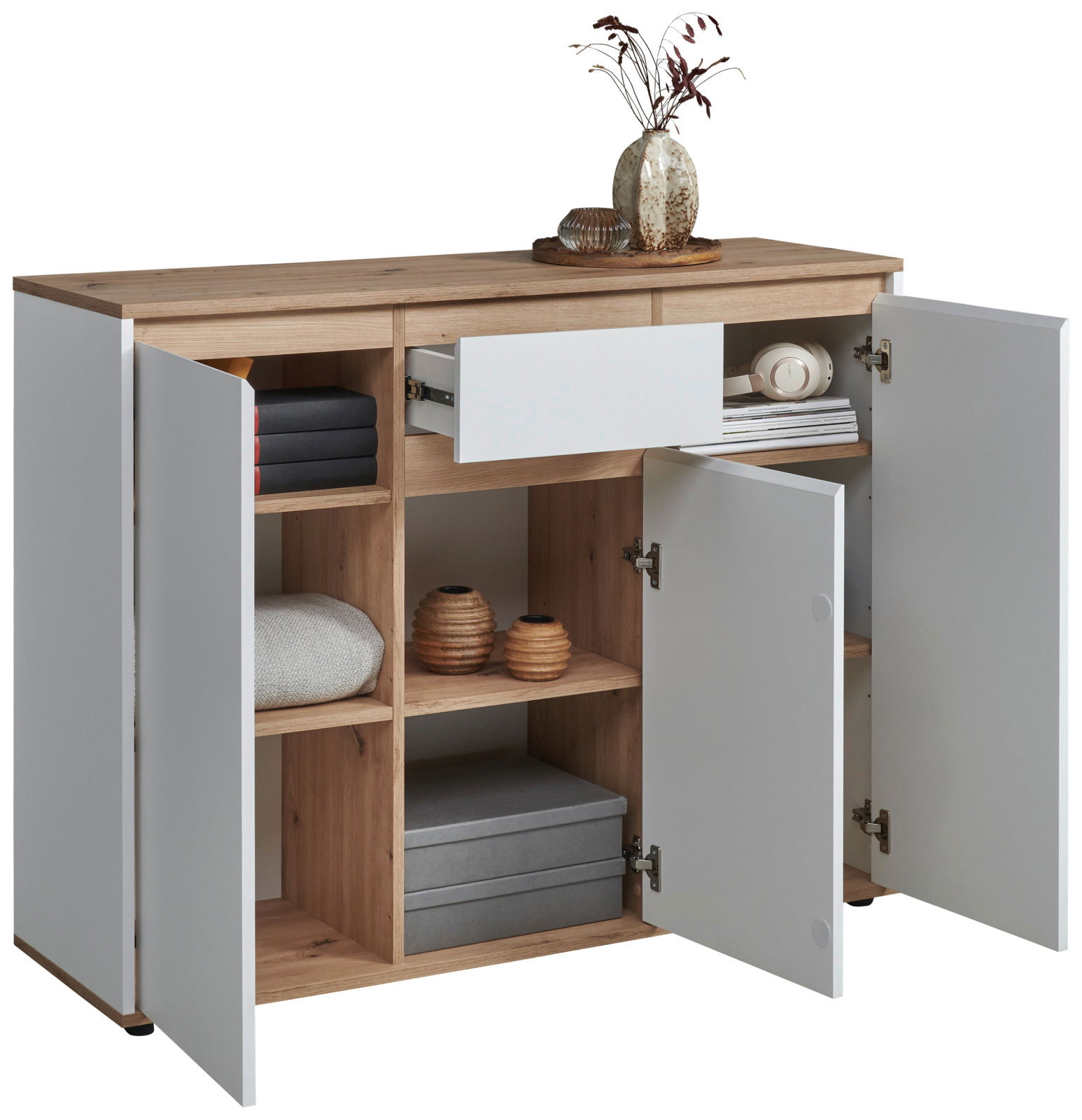 Modernes Sideboard mit offenen und geschlossenen Fächern, aus Holz und weißen Fronten, mit dekorativen Vasen und Pflanzen auf der Oberseite, Perspektive von vorne.