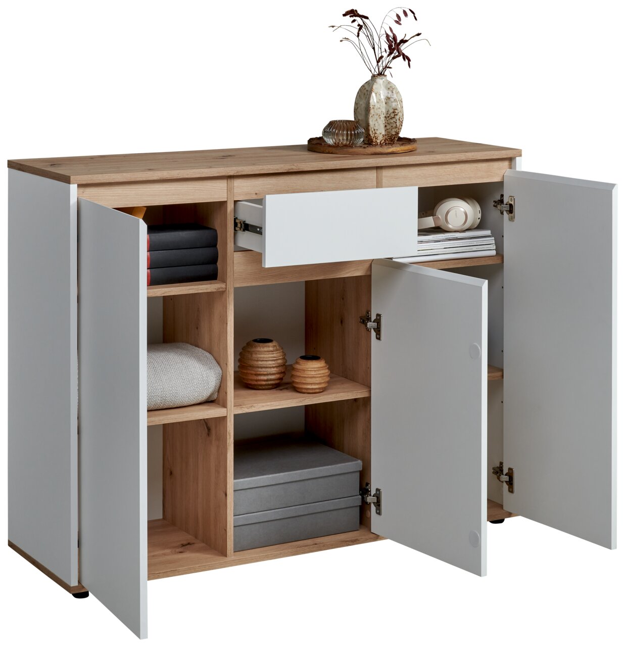 Modernes Sideboard mit offenen und geschlossenen Fächern, aus Holz und weißen Fronten, mit dekorativen Vasen und Pflanzen auf der Oberseite, Perspektive von vorne.