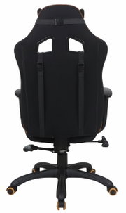 Rückansicht eines schwarzen Gaming-Stuhls mit orangefarbenen Nähten und Rollen.