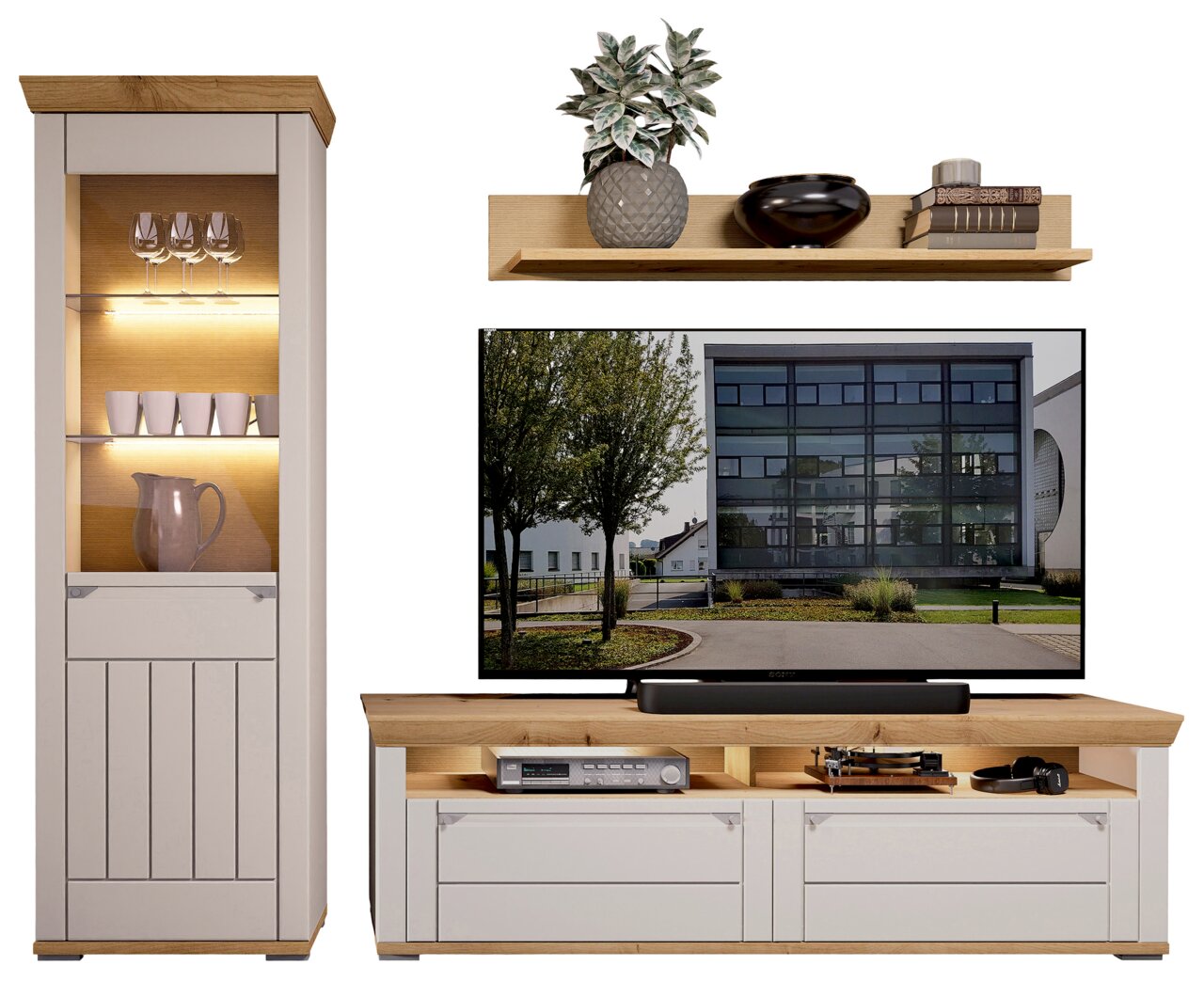 Wandkombination mit Vitrine, Regal und TV-Schrank in Holzoptik, frontal betrachtet.