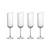 Vier elegante Sektkelche mit schrägem Rand, frontal abgebildet.