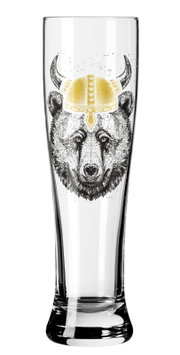 Transparant hoog bierglas met illustratie van een berenkop met gouden Vikinghelm en hoorns, frontale productfoto op witte achtergrond