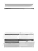 Weiße Kommode mit mehreren Schubladen, teilweise geöffnet, aus frontaler Perspektive.