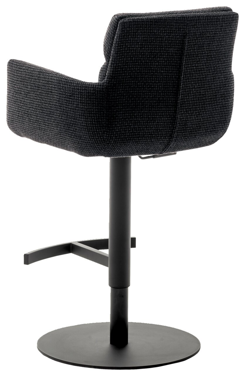 Rückansicht eines Barstuhls mit Armlehnen, schwarzer Stoffbezug und schwarzem Metallfuß.